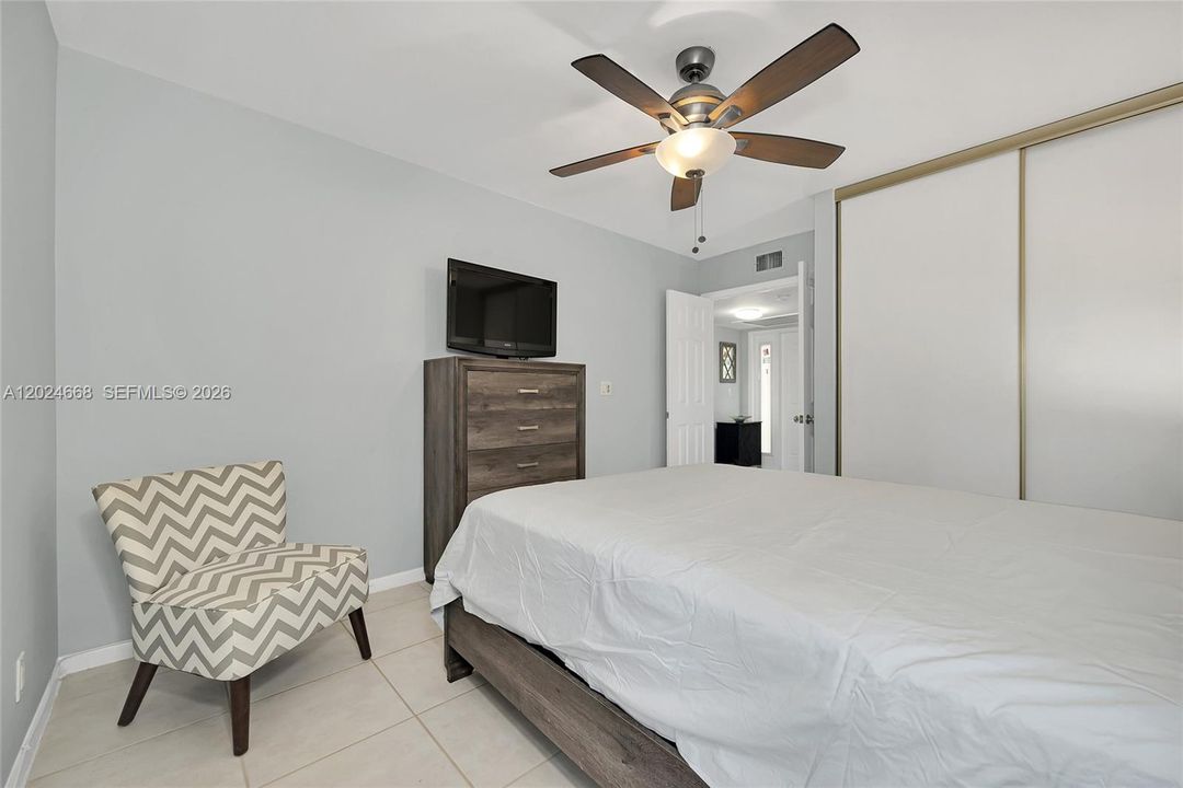 For Rent: $2,250 (2 beds, 2 baths, 978 Square Feet)