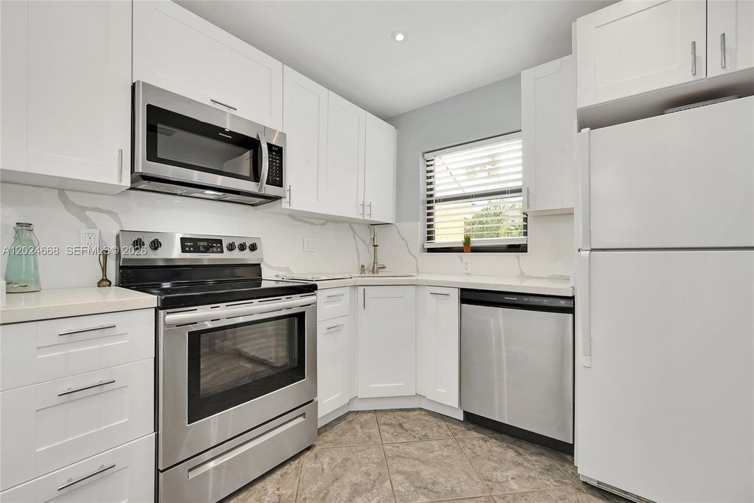 For Rent: $2,250 (2 beds, 2 baths, 978 Square Feet)