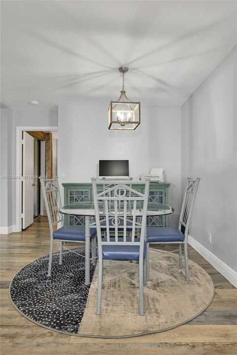 For Rent: $2,250 (2 beds, 2 baths, 978 Square Feet)