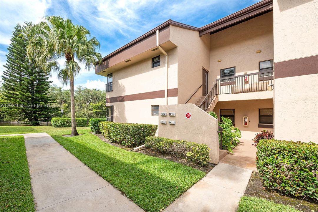 For Rent: $2,250 (2 beds, 2 baths, 978 Square Feet)