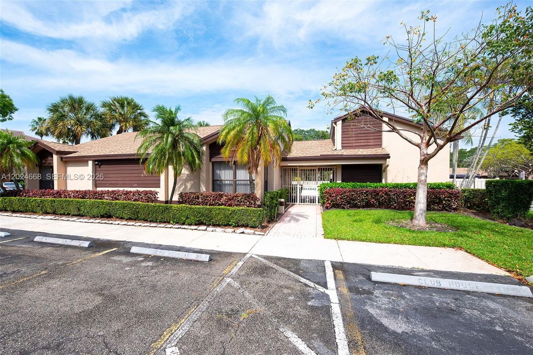 For Rent: $2,250 (2 beds, 2 baths, 978 Square Feet)