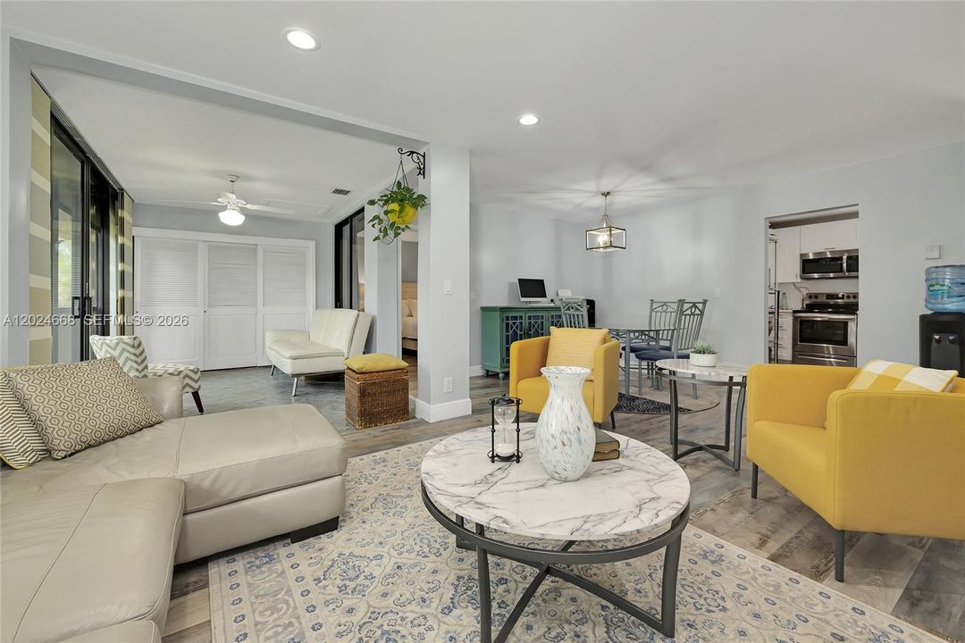 For Rent: $2,250 (2 beds, 2 baths, 978 Square Feet)