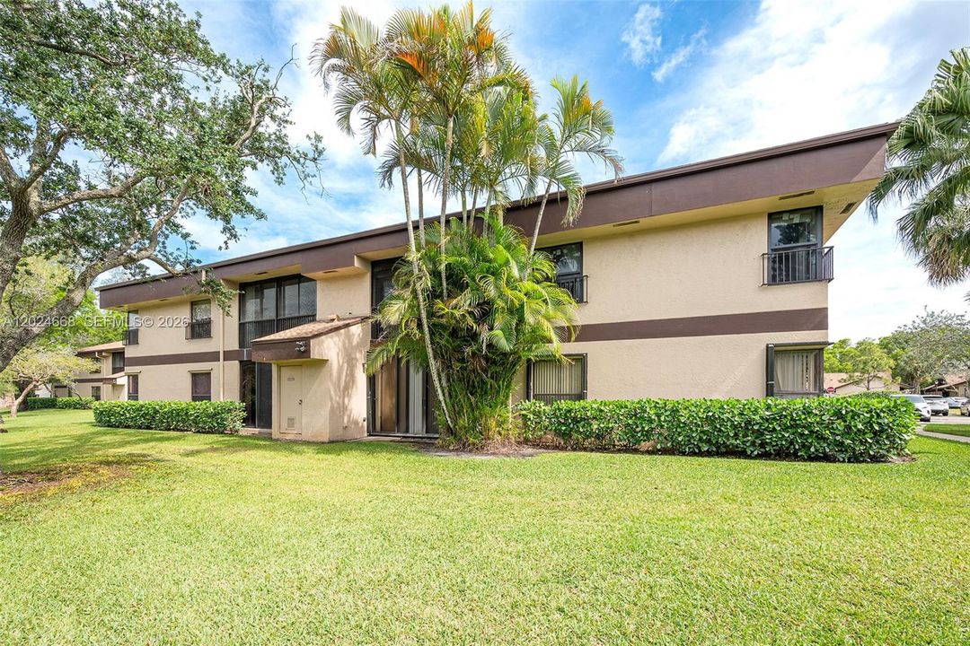 For Rent: $2,250 (2 beds, 2 baths, 978 Square Feet)