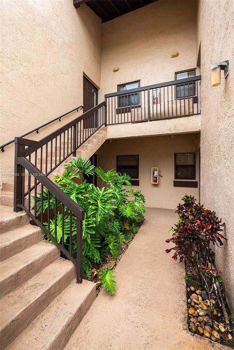 For Rent: $2,250 (2 beds, 2 baths, 978 Square Feet)