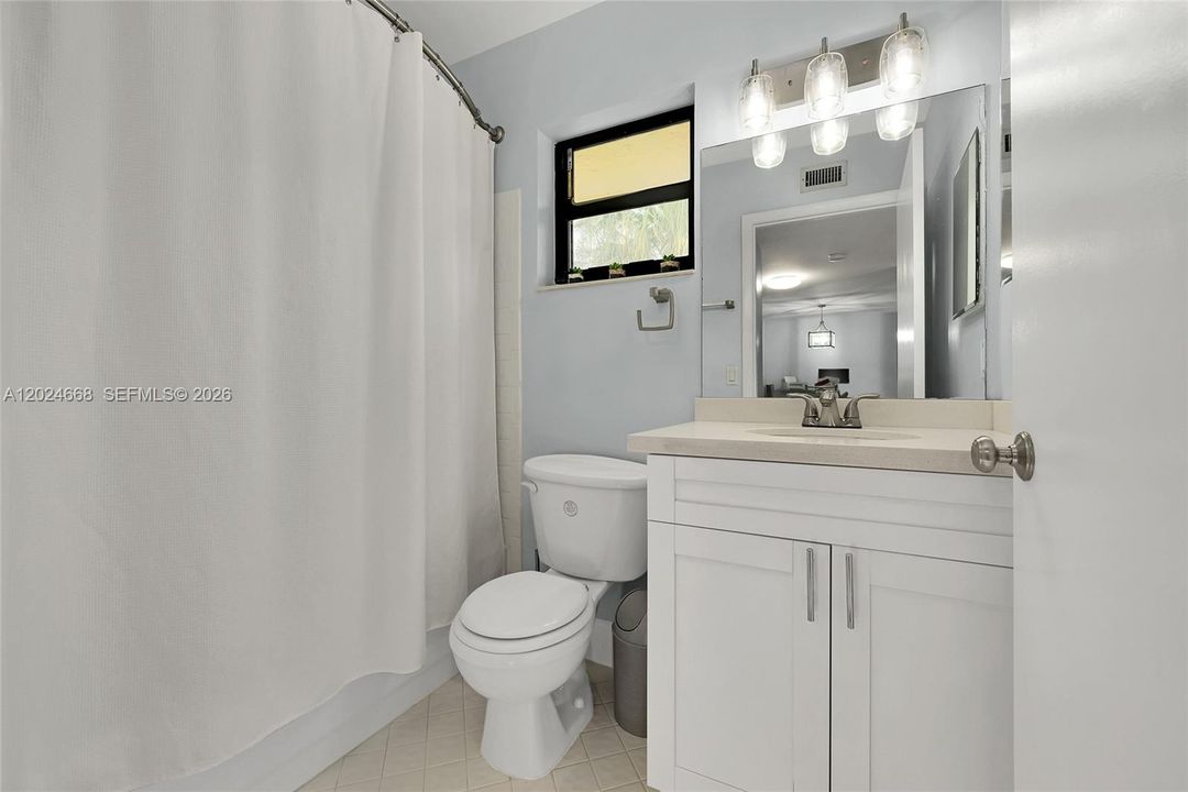 For Rent: $2,250 (2 beds, 2 baths, 978 Square Feet)