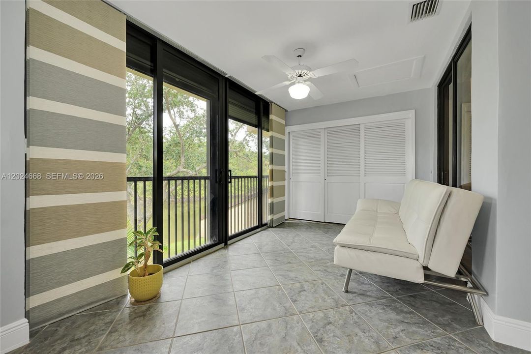 For Rent: $2,250 (2 beds, 2 baths, 978 Square Feet)