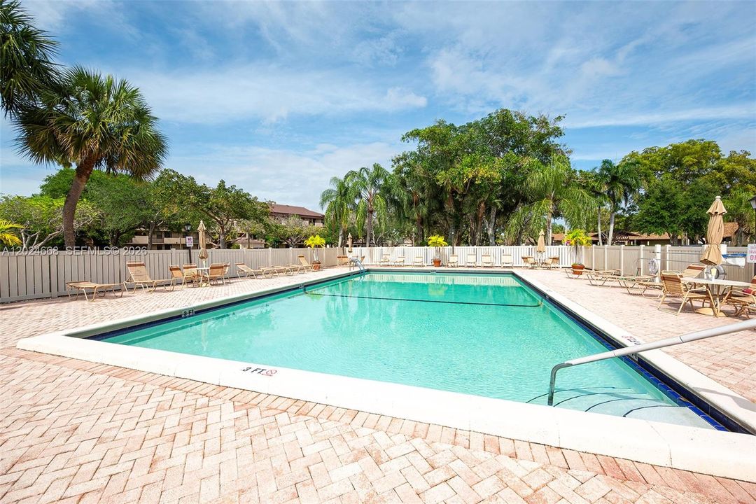 For Rent: $2,250 (2 beds, 2 baths, 978 Square Feet)