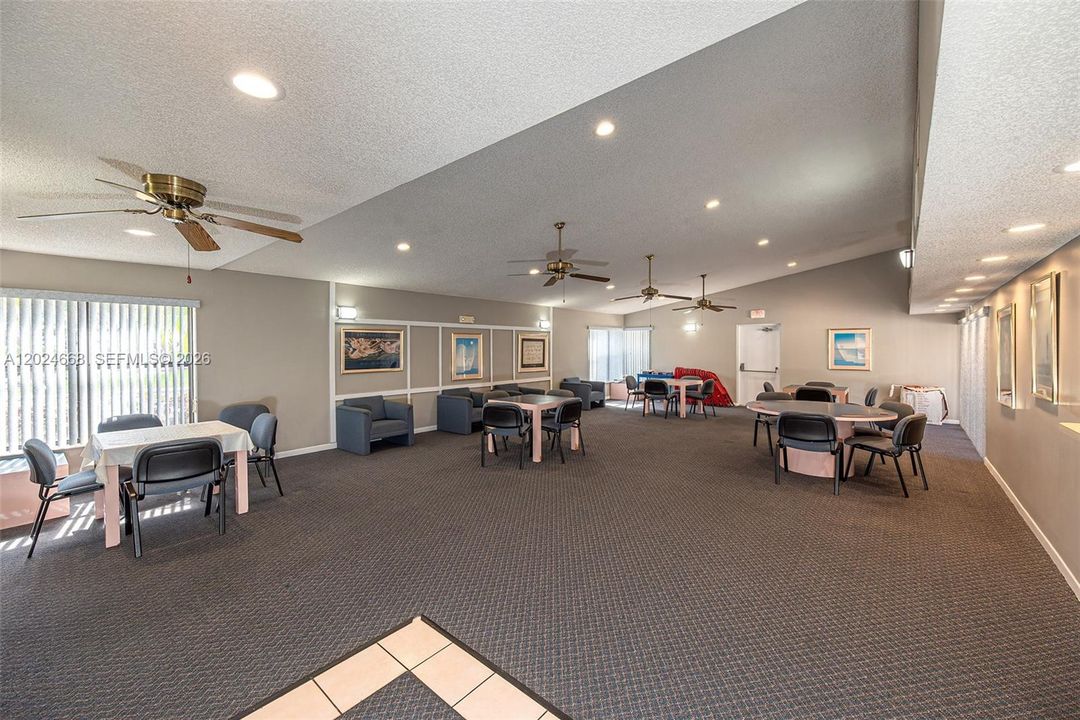 For Rent: $2,250 (2 beds, 2 baths, 978 Square Feet)