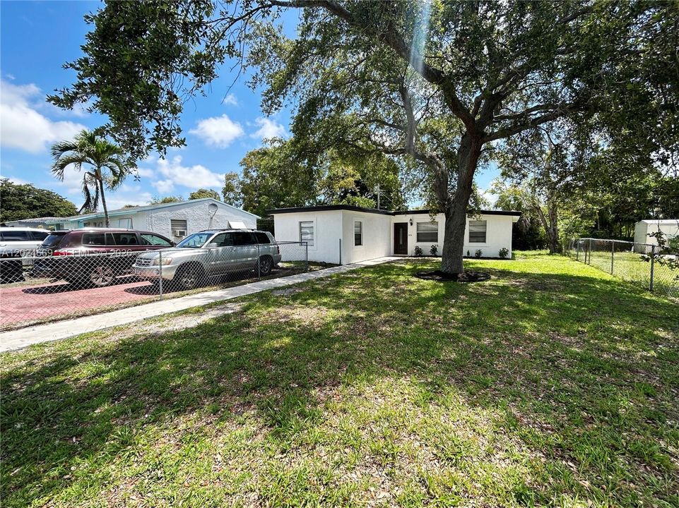 For Sale: $459,000 (3 beds, 1 baths, 1432 Square Feet)