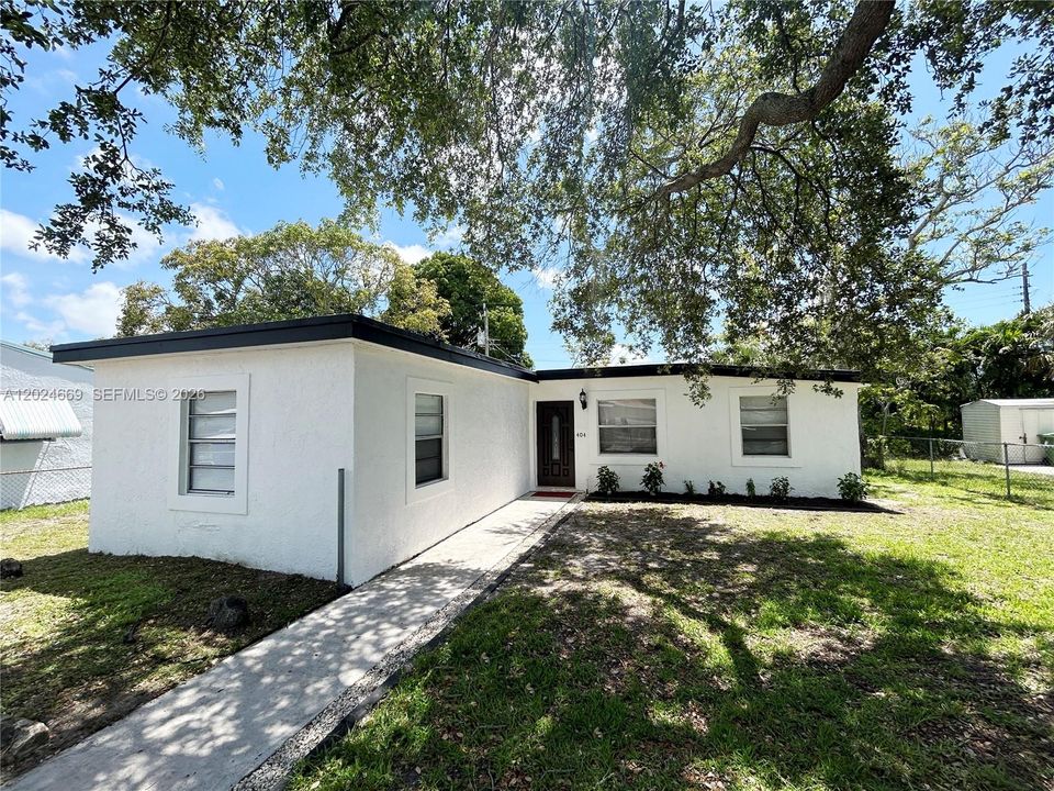 For Sale: $459,000 (3 beds, 1 baths, 1432 Square Feet)