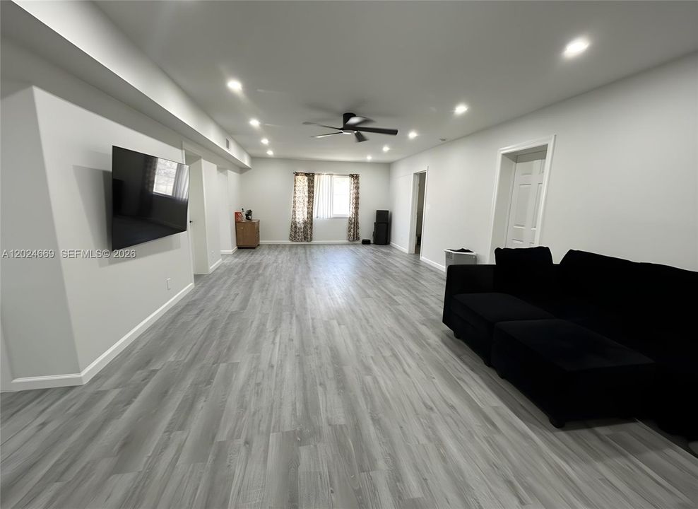 For Sale: $459,000 (3 beds, 1 baths, 1432 Square Feet)