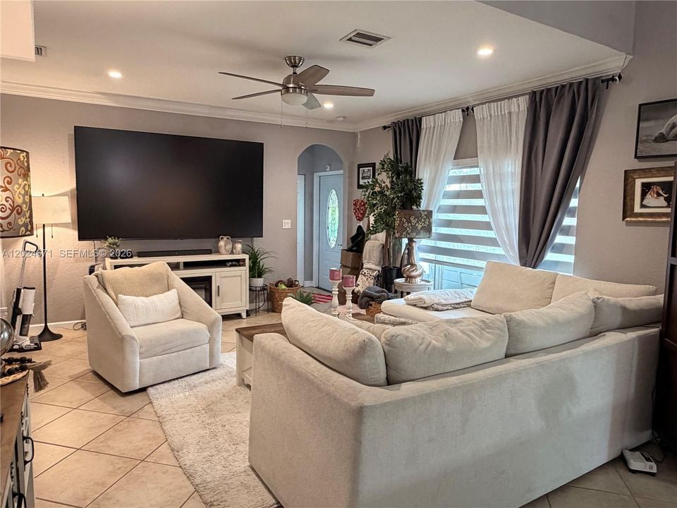For Rent: $4,000 (4 beds, 3 baths, 2800 Square Feet)