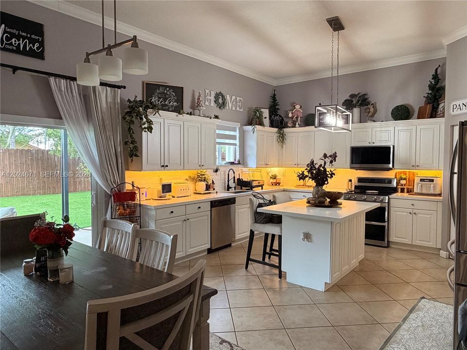 For Rent: $4,000 (4 beds, 3 baths, 2800 Square Feet)