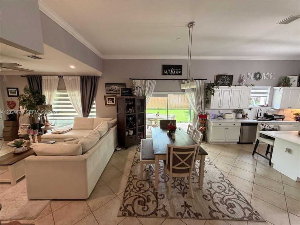 For Rent: $4,000 (4 beds, 3 baths, 2800 Square Feet)