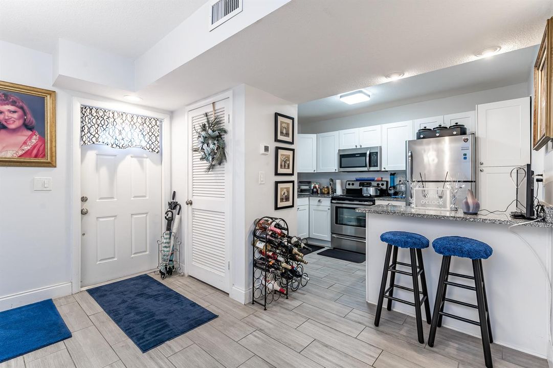 7. Kitchen Foyer. jpeg