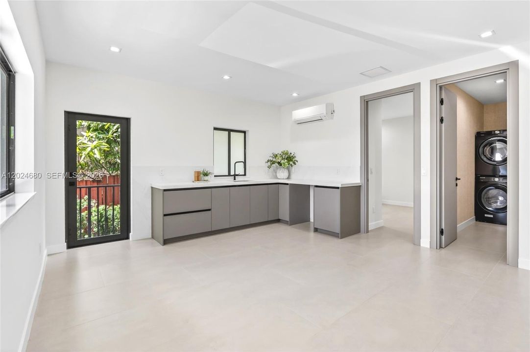 For Sale: $2,390,000 (4 beds, 3 baths, 3148 Square Feet)