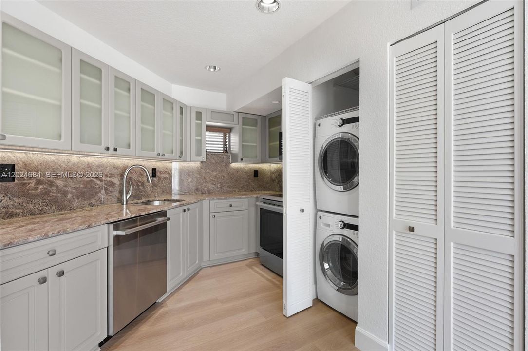 Front-load Washer & Dryer