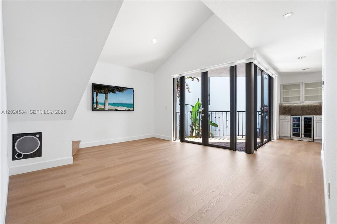 17 ft. vaulted ceilings, Loft above.