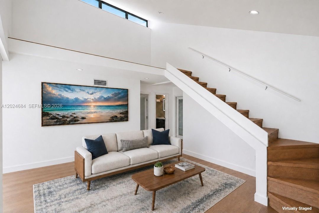 For Sale: $650,000 (2 beds, 1 baths, 706 Square Feet)