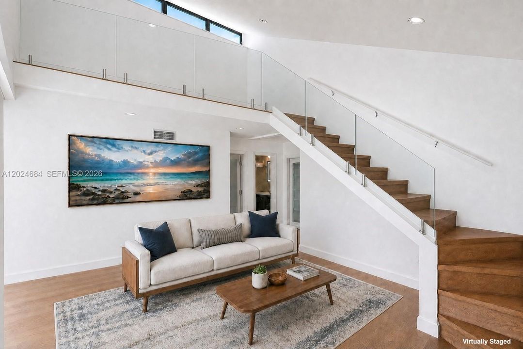 For Sale: $650,000 (2 beds, 1 baths, 706 Square Feet)