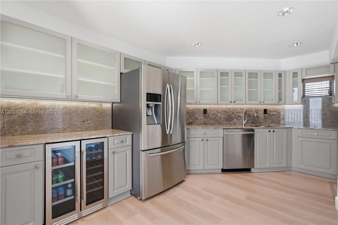 Large bar area with new dual-zone wine & beverage fridge. New oven, microwave & dishwasher. Under cabinet lights throughout