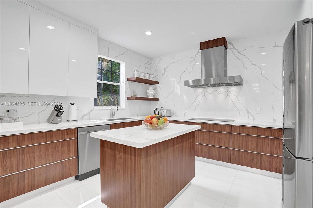 For Rent: $10,100 (5 beds, 4 baths, 3894 Square Feet)