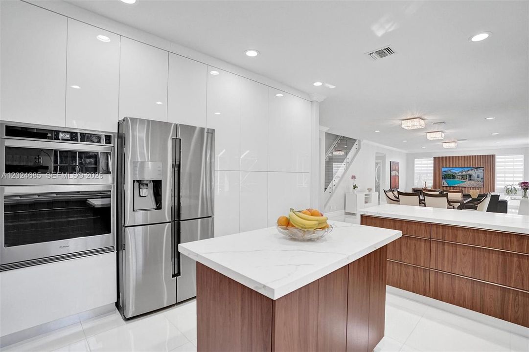 For Rent: $10,100 (5 beds, 4 baths, 3894 Square Feet)