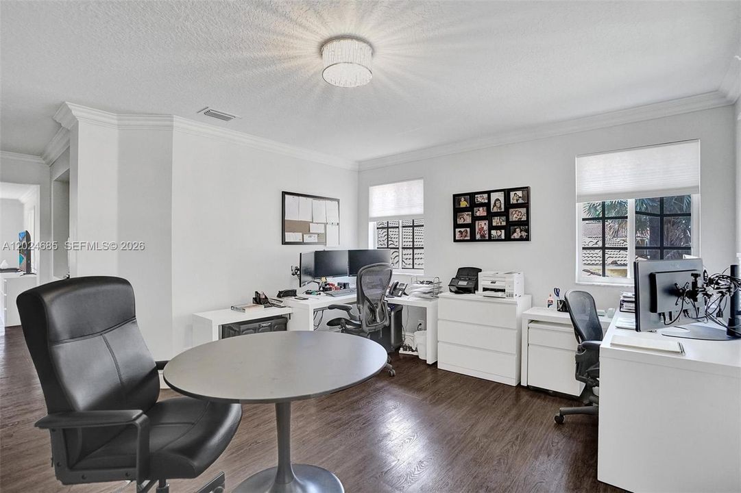 For Rent: $10,100 (5 beds, 4 baths, 3894 Square Feet)
