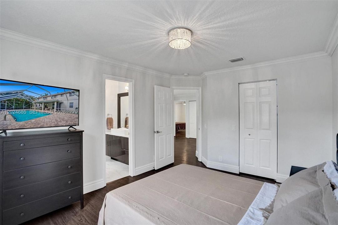 For Rent: $10,100 (5 beds, 4 baths, 3894 Square Feet)