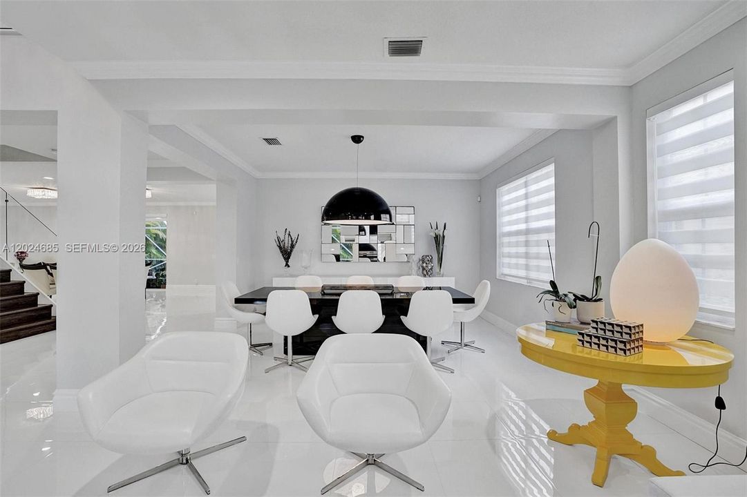 For Rent: $10,100 (5 beds, 4 baths, 3894 Square Feet)