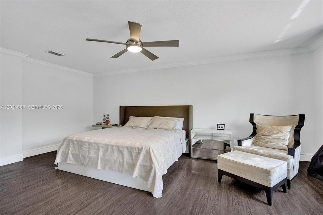 For Rent: $10,100 (5 beds, 4 baths, 3894 Square Feet)