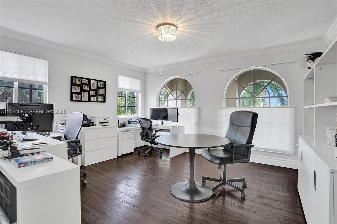 For Rent: $10,100 (5 beds, 4 baths, 3894 Square Feet)