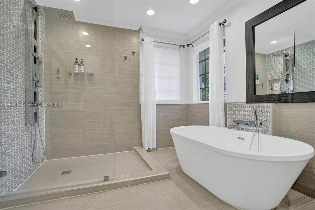 For Rent: $10,100 (5 beds, 4 baths, 3894 Square Feet)