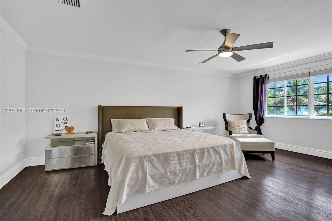 For Rent: $10,100 (5 beds, 4 baths, 3894 Square Feet)