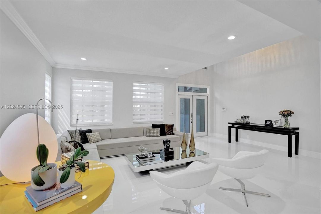 For Rent: $10,100 (5 beds, 4 baths, 3894 Square Feet)
