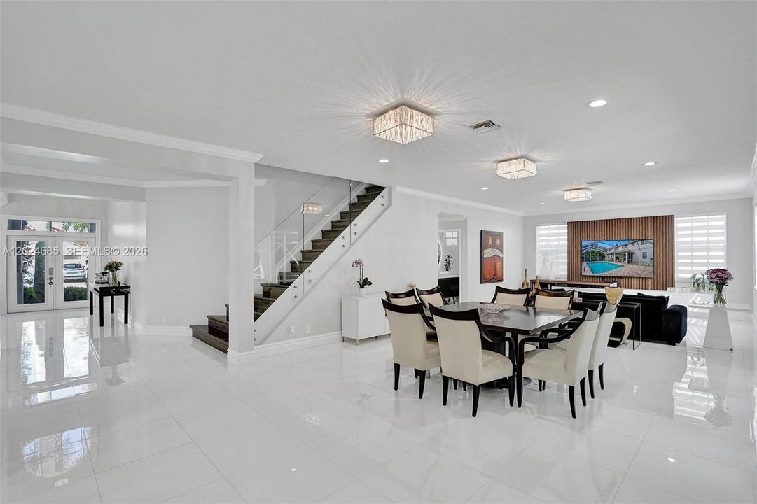 For Rent: $10,100 (5 beds, 4 baths, 3894 Square Feet)