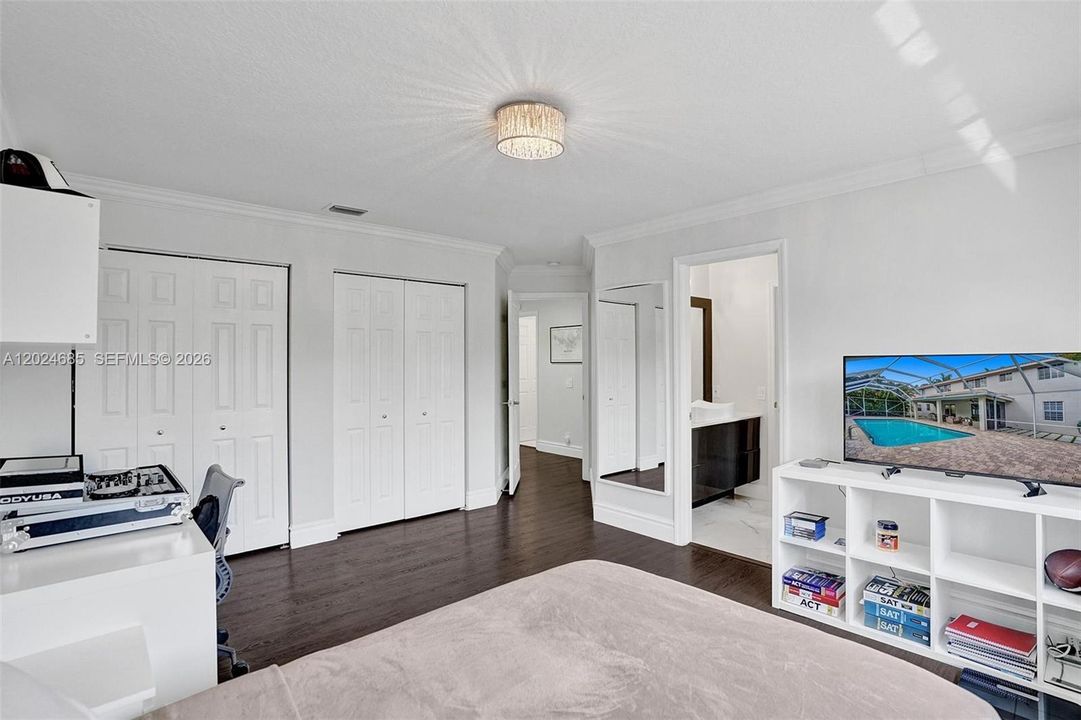 For Rent: $10,100 (5 beds, 4 baths, 3894 Square Feet)