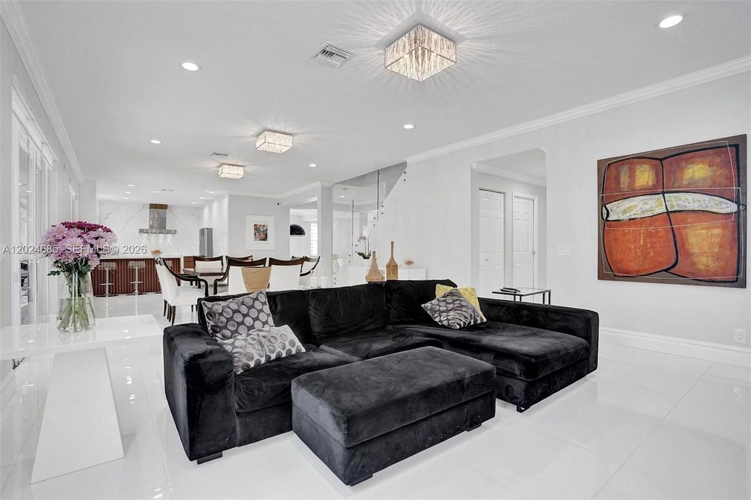 For Rent: $10,100 (5 beds, 4 baths, 3894 Square Feet)