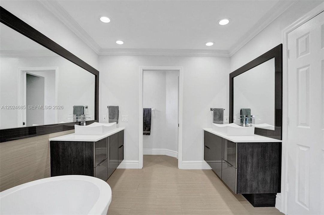 For Rent: $10,100 (5 beds, 4 baths, 3894 Square Feet)