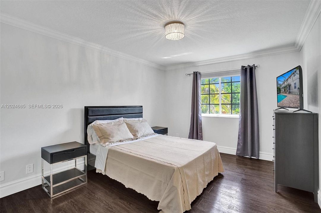 For Rent: $10,100 (5 beds, 4 baths, 3894 Square Feet)