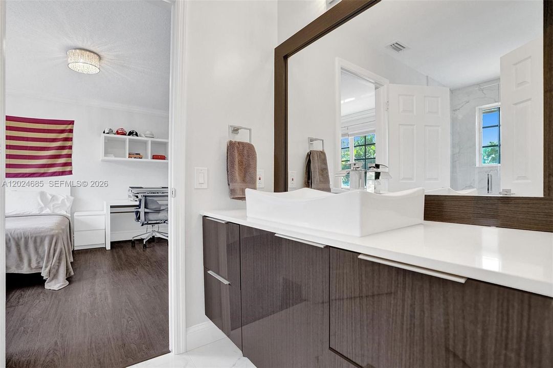 For Rent: $10,100 (5 beds, 4 baths, 3894 Square Feet)