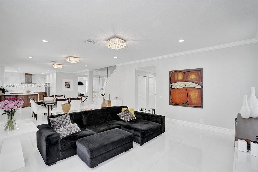For Rent: $10,100 (5 beds, 4 baths, 3894 Square Feet)