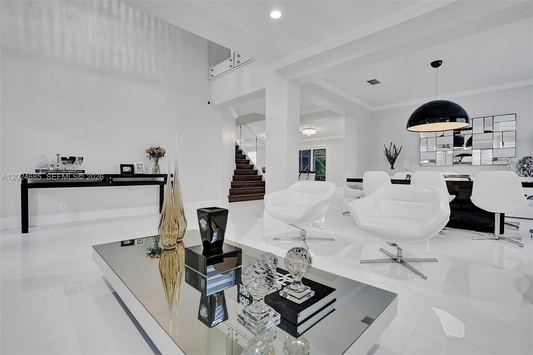 For Rent: $10,100 (5 beds, 4 baths, 3894 Square Feet)
