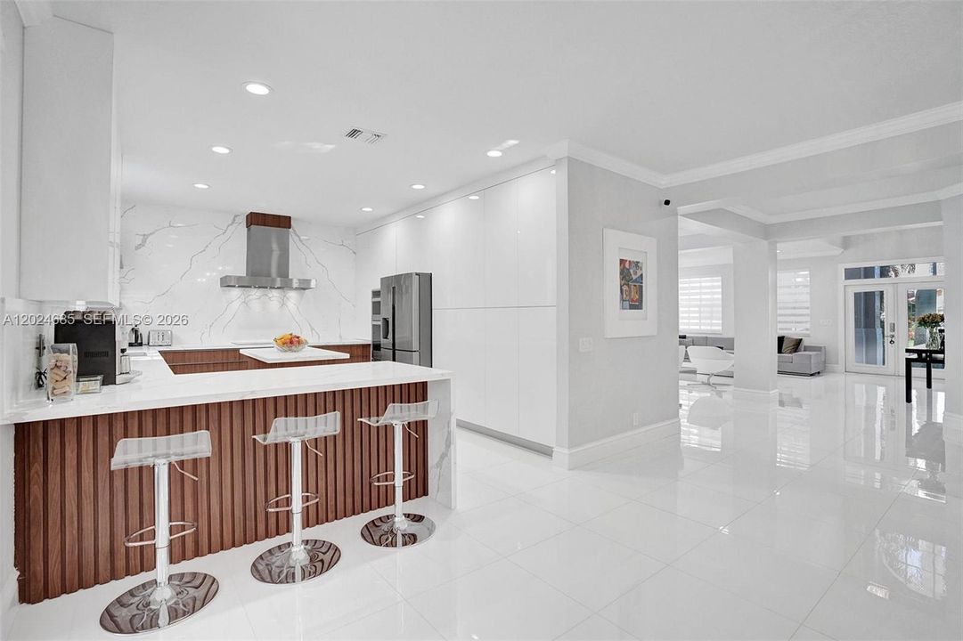For Rent: $10,100 (5 beds, 4 baths, 3894 Square Feet)