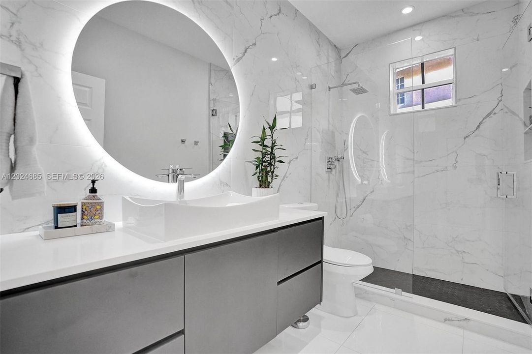 For Rent: $10,100 (5 beds, 4 baths, 3894 Square Feet)