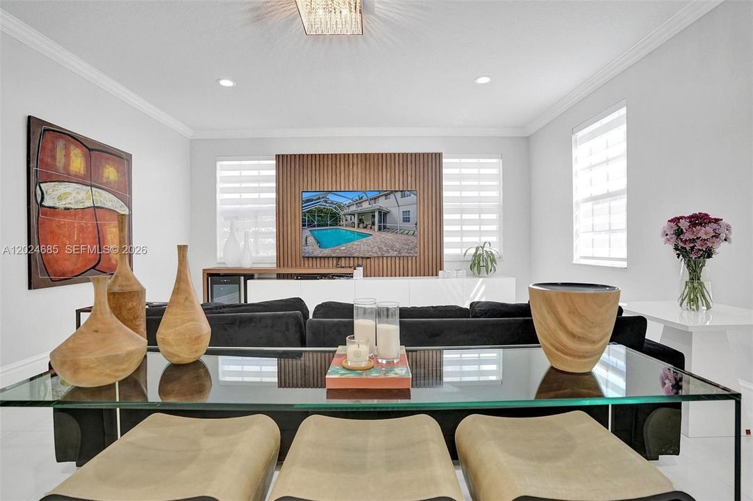 For Rent: $10,100 (5 beds, 4 baths, 3894 Square Feet)