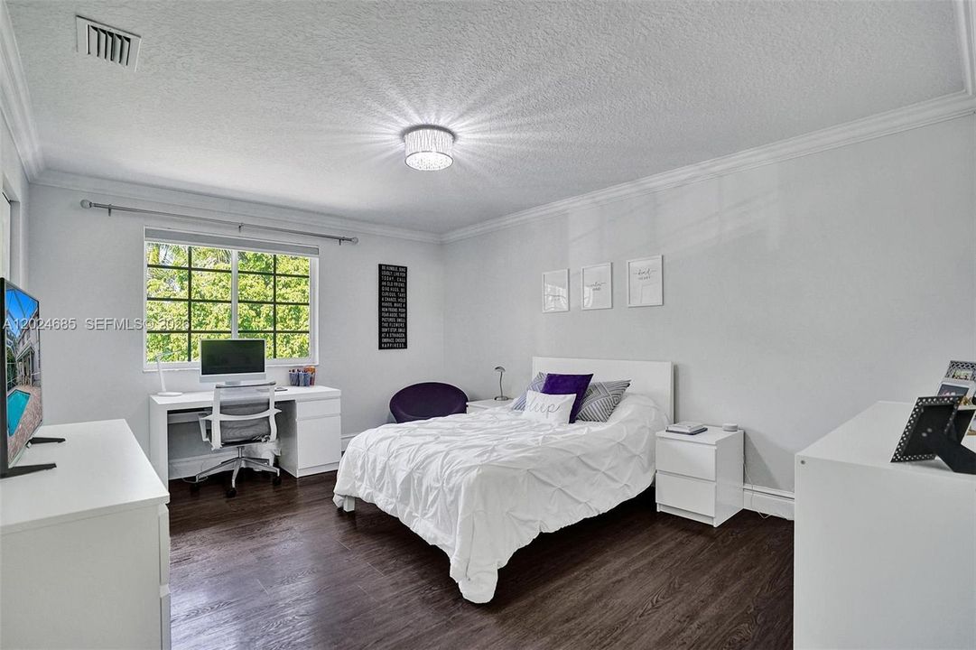 For Rent: $10,100 (5 beds, 4 baths, 3894 Square Feet)