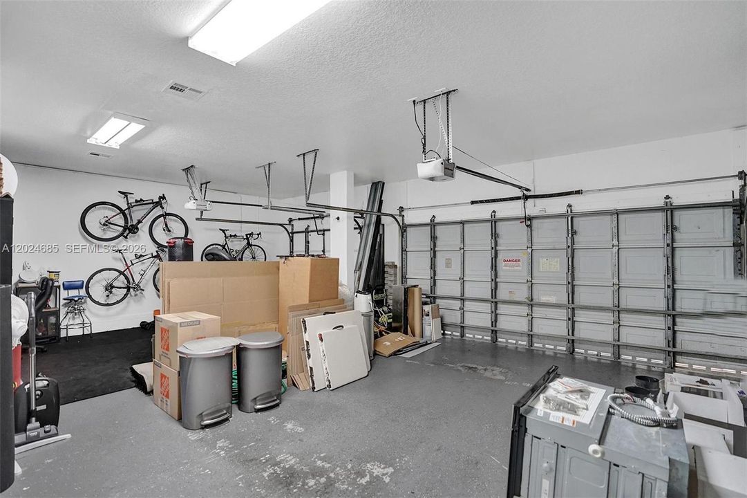 For Rent: $10,100 (5 beds, 4 baths, 3894 Square Feet)