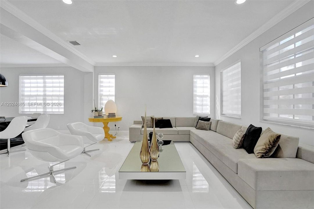 For Rent: $10,100 (5 beds, 4 baths, 3894 Square Feet)