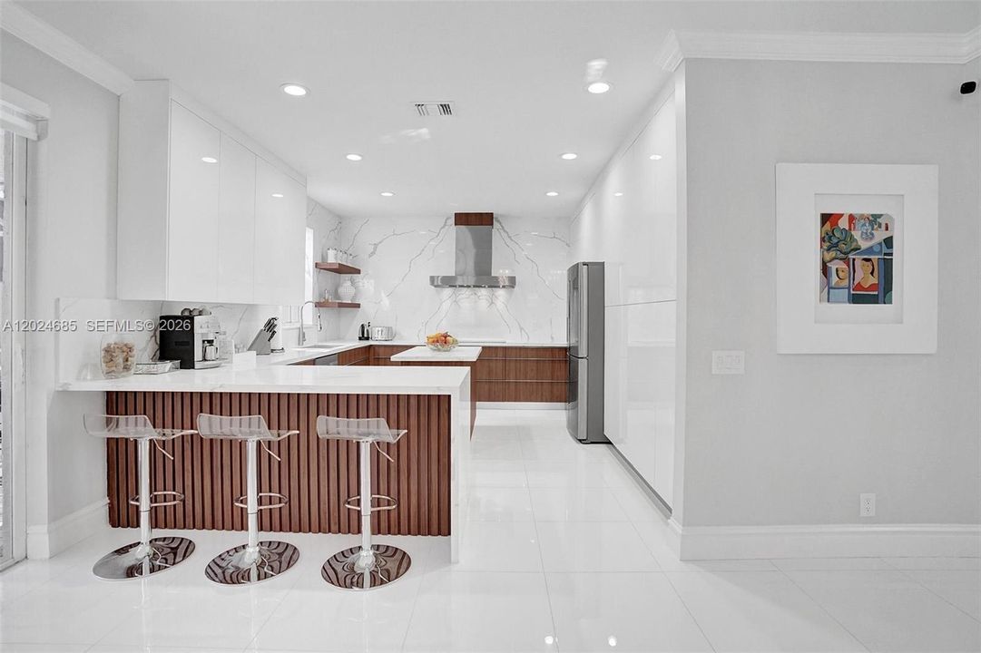 For Rent: $10,100 (5 beds, 4 baths, 3894 Square Feet)
